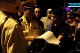 'Cậu ấm' cưỡi mô tô không bằng lái 'quậy tưng' phố phường 'Cậu ấm' cưỡi mô tô không bằng lái 'quậy tưng' phố phường